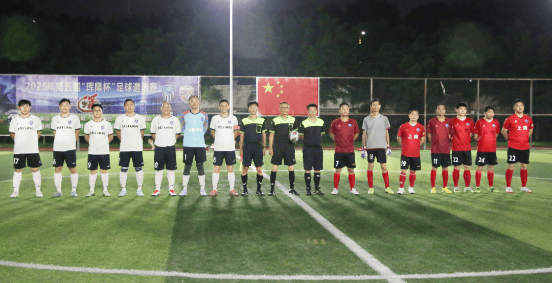 足球盛事激发热情，球场的争夺激烈有趣的简单介绍