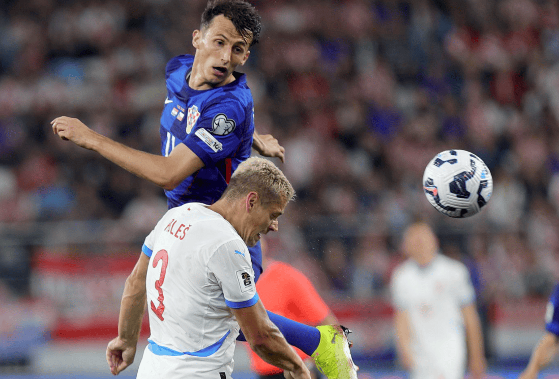 包含乌拉圭横扫丹麦，莫德里奇打破历史纪录的词条