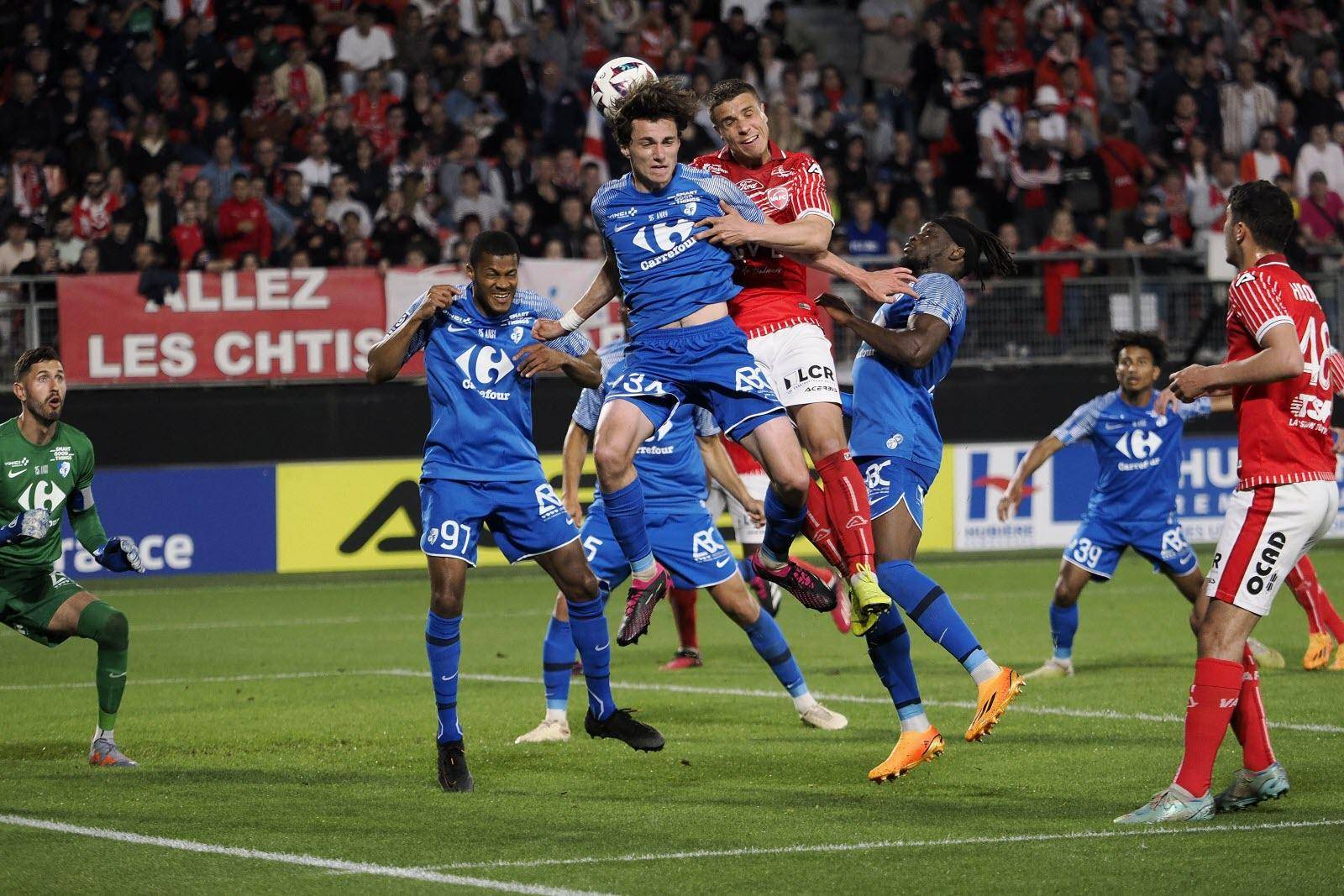 包含甘冈力争客场战胜昂热，夺得三分的词条