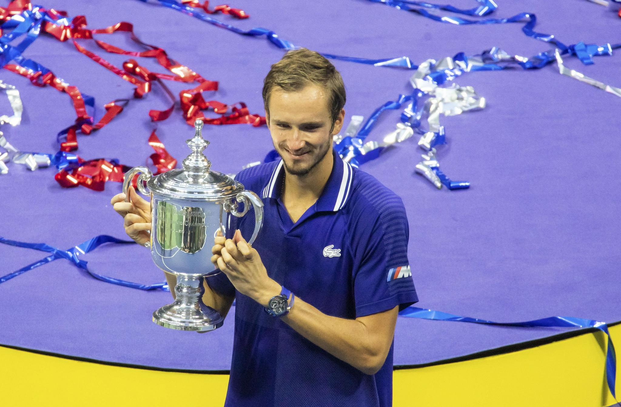 关于意大利网球队力克美国网球队，梅德韦杰夫送出助攻的信息