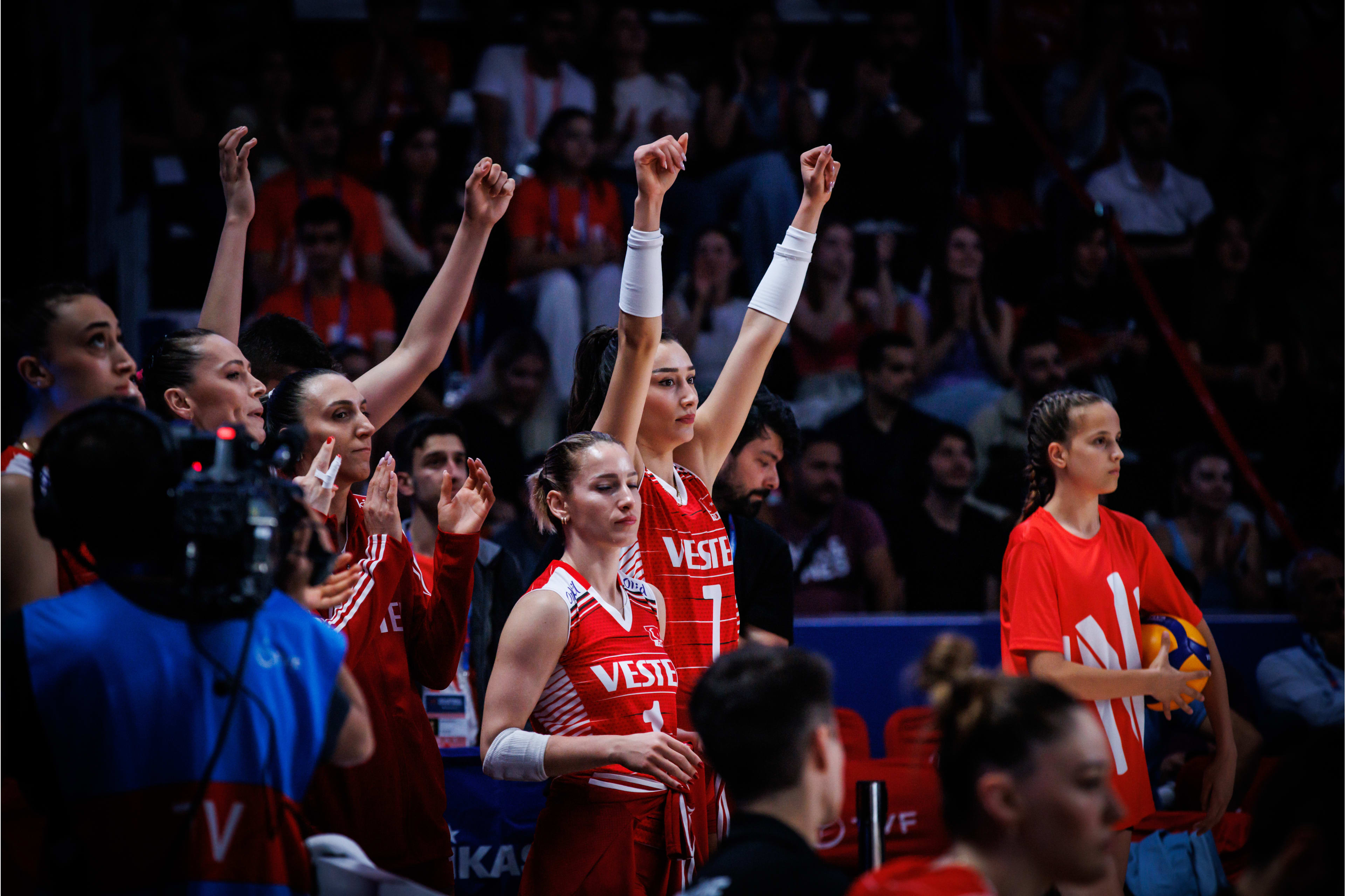 波兰队横扫日本队，王皓带队取胜