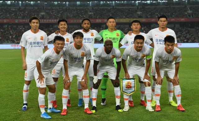 武汉卓尔主场逼平深圳佳兆业，保持不败战绩的简单介绍