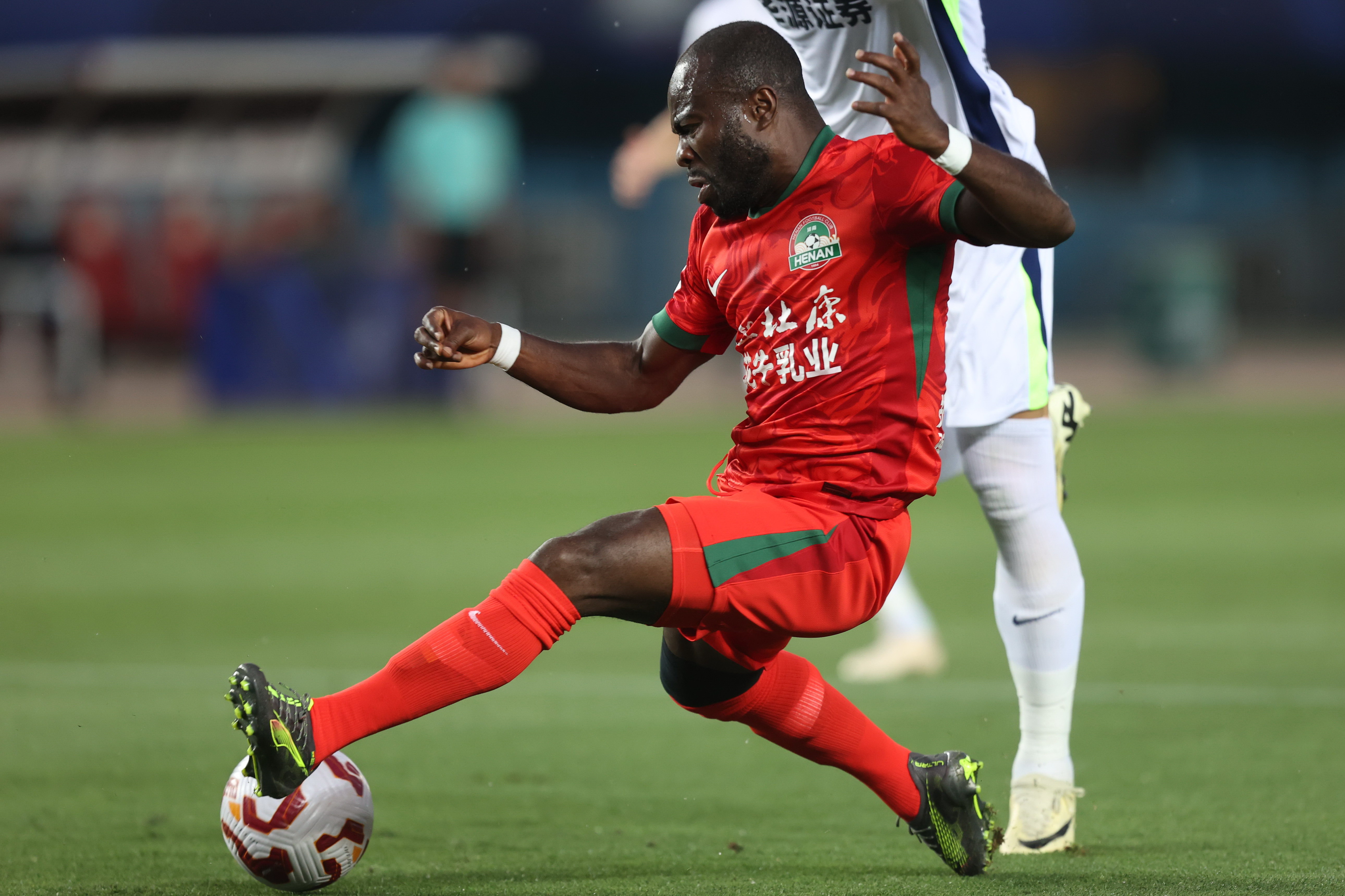 包含富力客场-小胜泰达，豪取三分，保级形势愈发向好！的词条