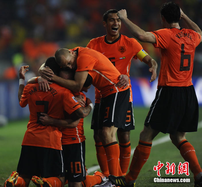 关于荷兰队惊险逃过一劫落后情况下逆转成功的信息 关于荷兰队惊险逃过一劫落后情况下逆转成功的信息