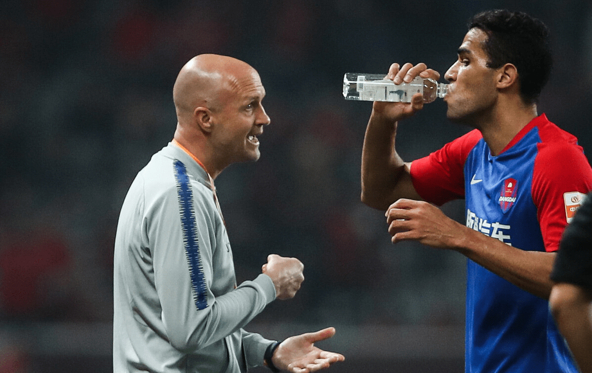 重庆队胜四川队，强势占据领先的简单介绍