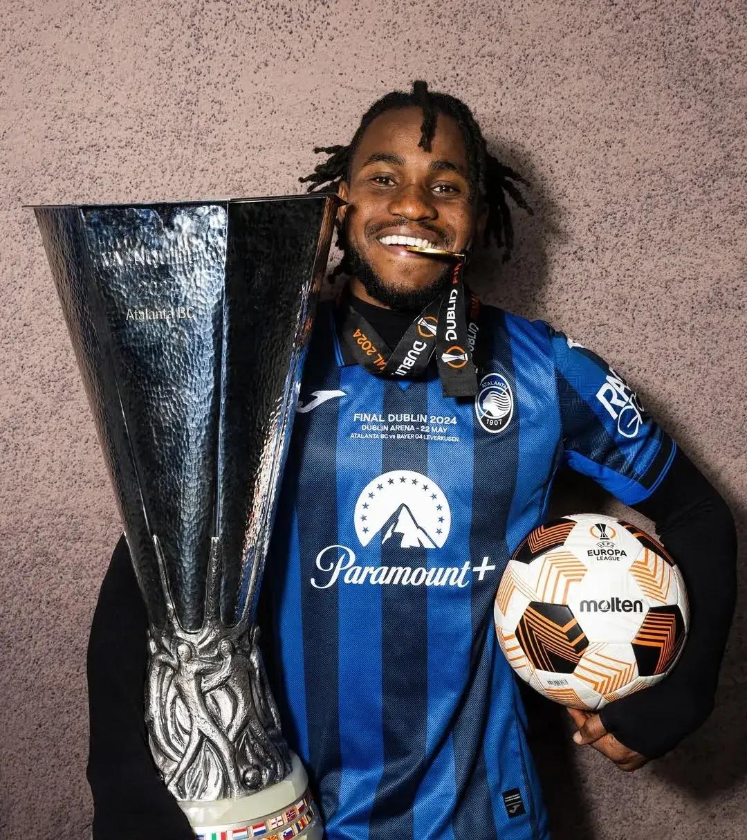 包含瓦朗蒂球员表现出众,带领球队击败对手的词条 包含瓦朗蒂球员表现出众,带领球队击败对手的词条