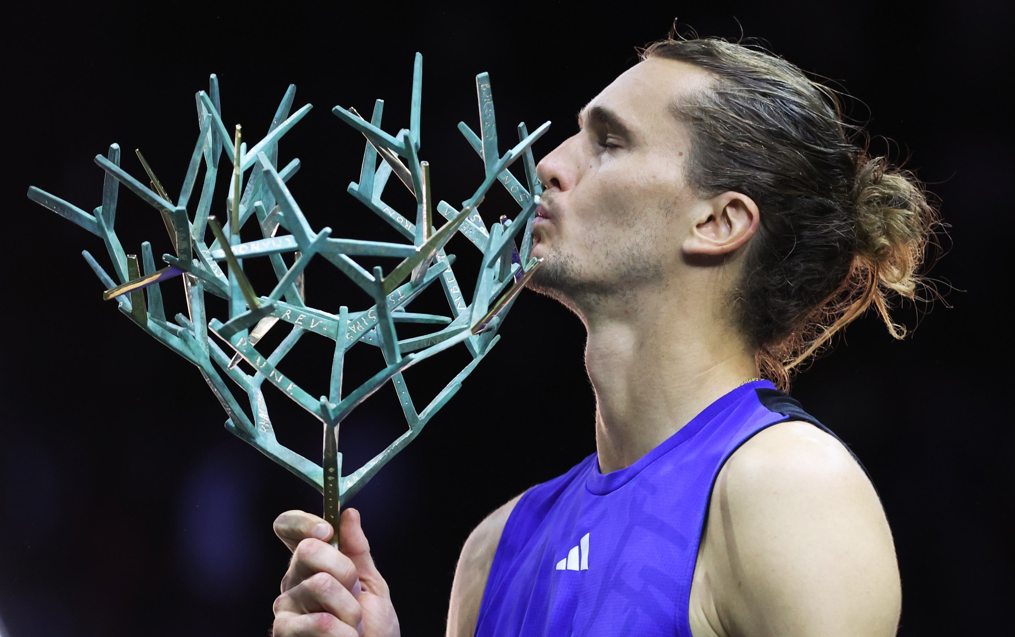 美国网球队碾压欧洲网球队，兹维列夫三分雨点燃全场的简单介绍