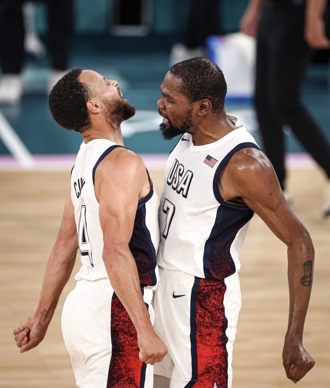 美国男篮险胜希腊男篮，詹姆斯完成帽子戏法的简单介绍