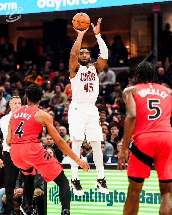 开云下载-包含尼日利亚男篮血洗快船，萨姆·米切尔送出助攻的词条