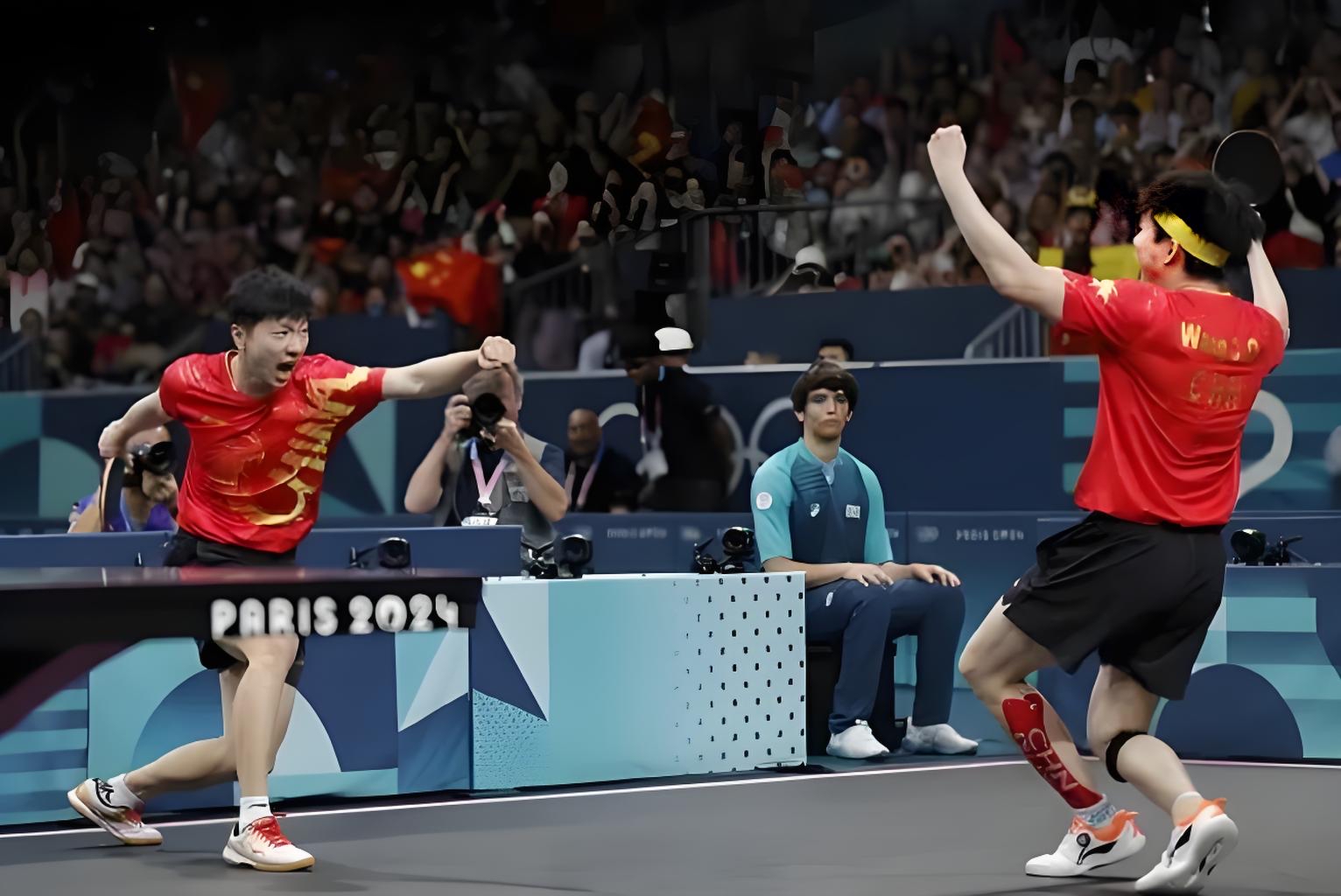 包含法国乒乓球队鏖战中国乒乓球队，王皓爆发神勇的词条