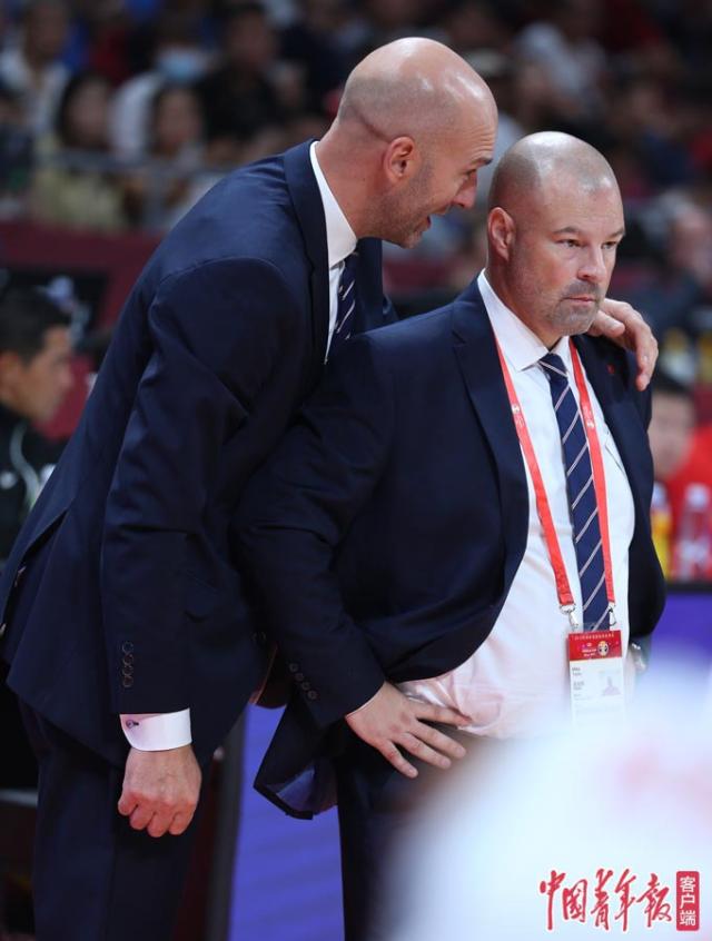 包含波兰男篮险胜日本男篮，拉塞尔三分雨点燃全场的词条