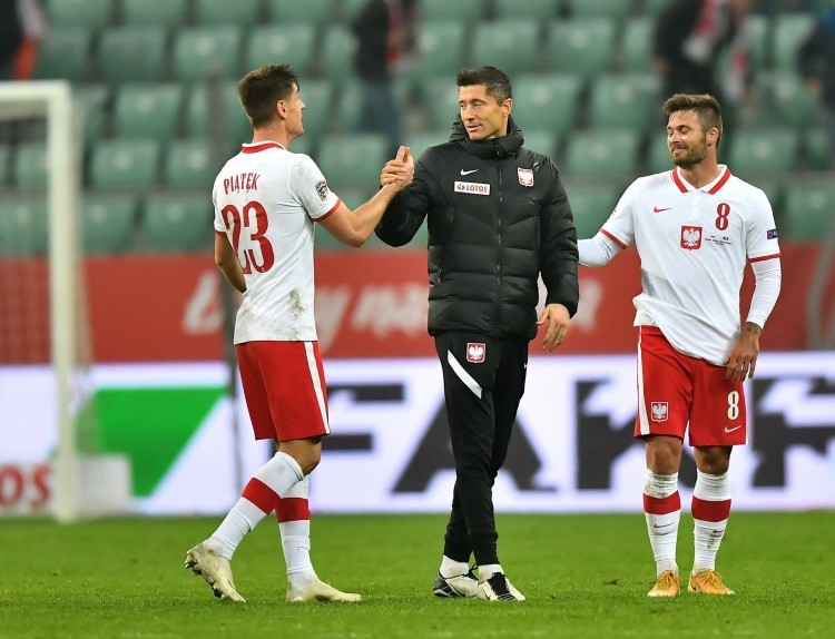 波兰队碾压英格兰队，马龙刷新纪录的简单介绍