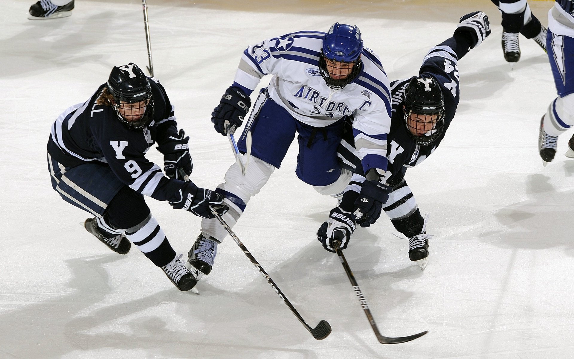孤胆英雄米切尔扛起全队，湖人淘汰赛力克北京队